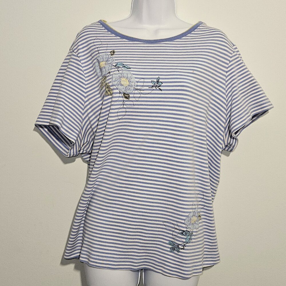 White Stag Short Sleeve Top With Flowers Size 3X Lightly Used